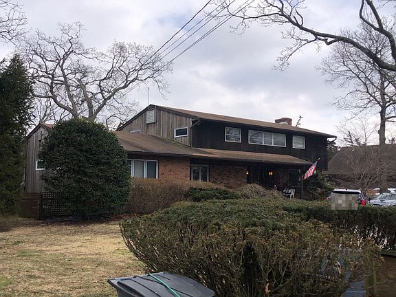 3rd image of 9 Beach Plum Ln