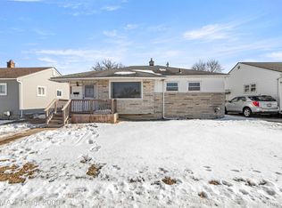 29570 Rosemont St, Roseville, MI 48066