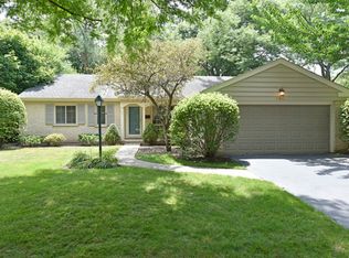 447 Park Ln, Lake Bluff, IL 60044