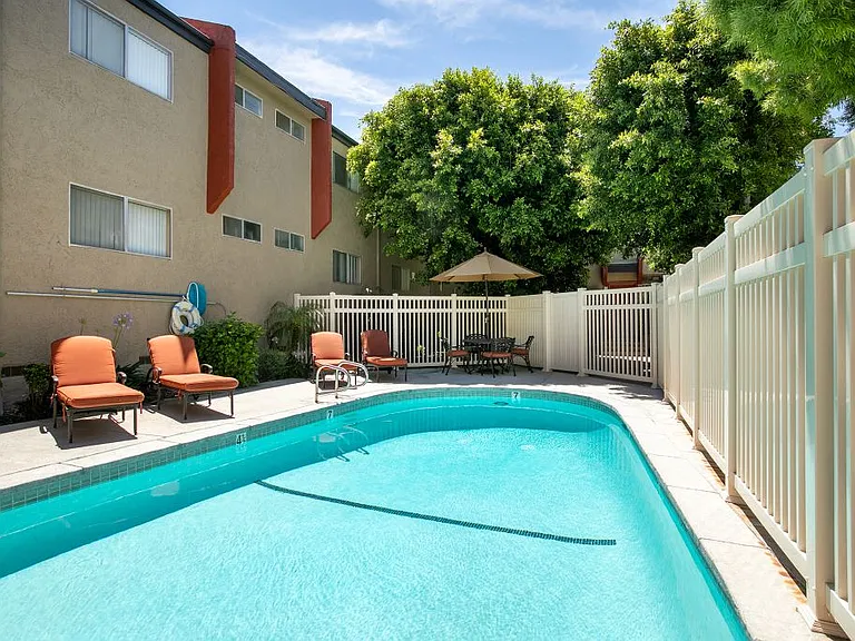 Topanga Canyon Apartments — Photo 11
