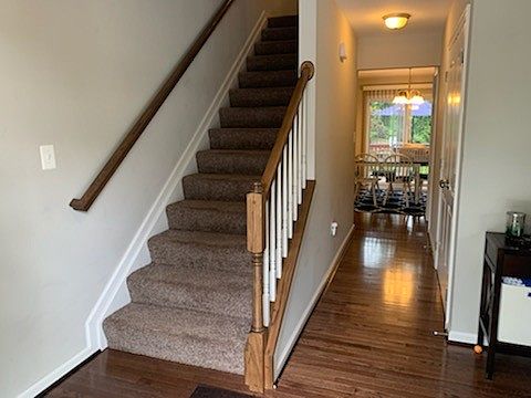 4th image of 294 Thompson Ave E