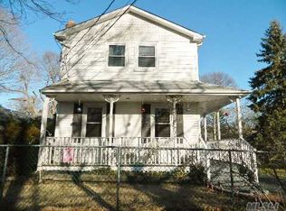 81 Parkway Blvd, Ronkonkoma, NY 11779