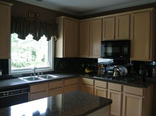 5910 Orchard Woods Dr, West Bloomfield, MI 48324