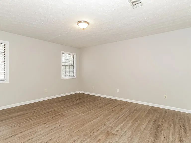 202 Northbridge Dr — Photo 9