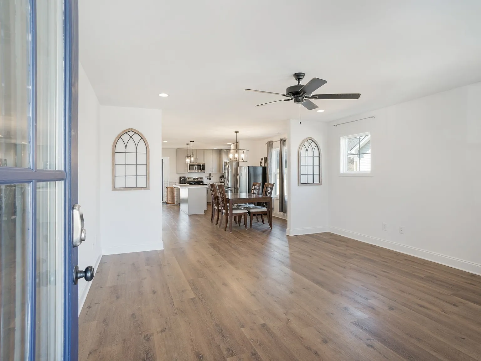 3 bed, 1300 sqft, $1,795 — Photo 2