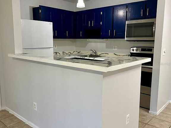 4th image of 2446 Oak Park Way #108
