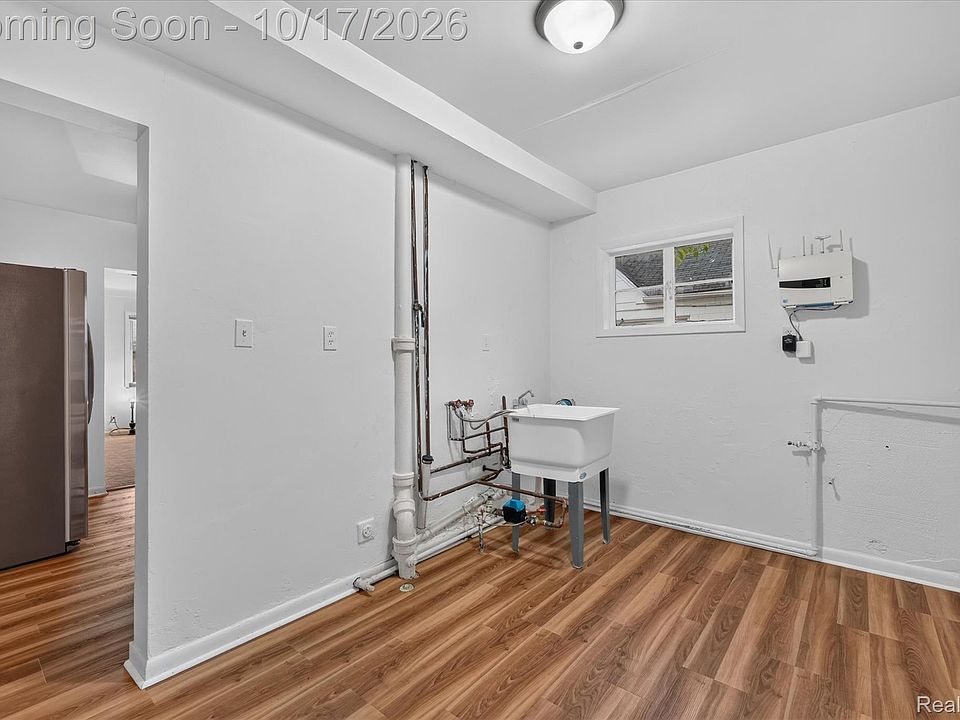 630 White Ave, photo 18