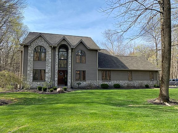 3rd image of 687 Summerhill Dr