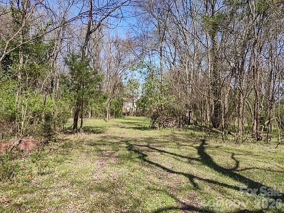 4th image of 6716 Rock Island Rd