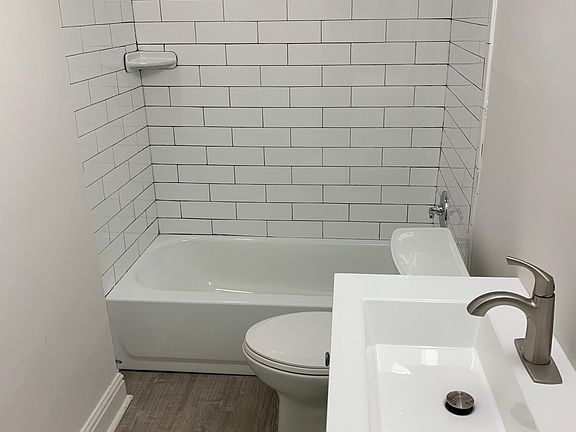3rd image of 327 Stratford Ave