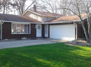 8684 Ashwood Dr, Strongsville, OH 44149