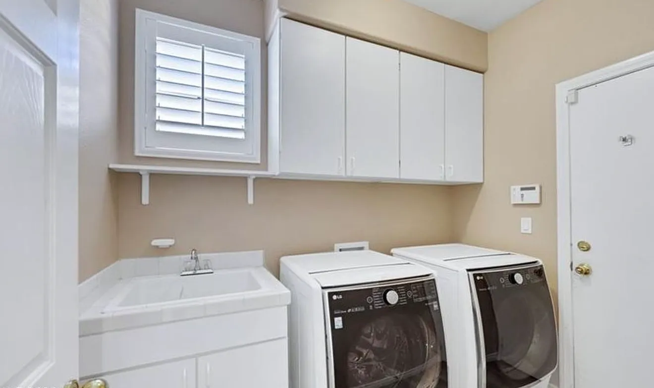 3 bed, 2188 sqft, $3,500 — Photo 2