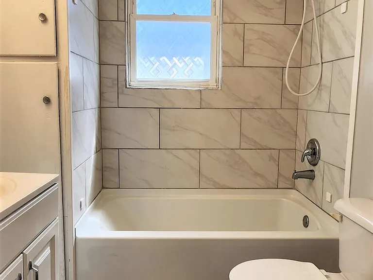 413 N Magnolia St — Photo 11