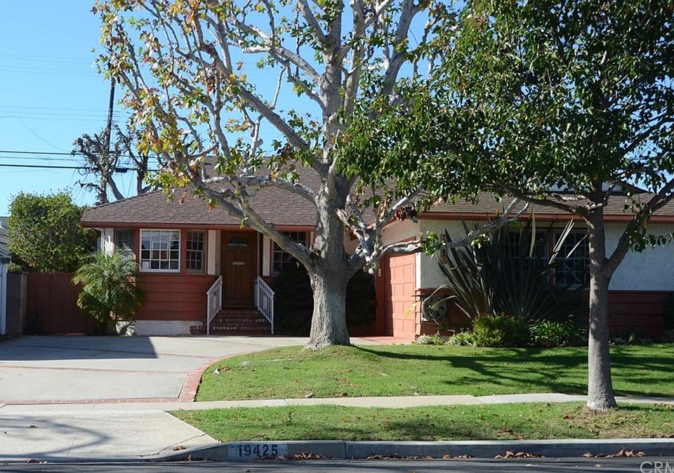 1st image of 19425 Entradero Ave