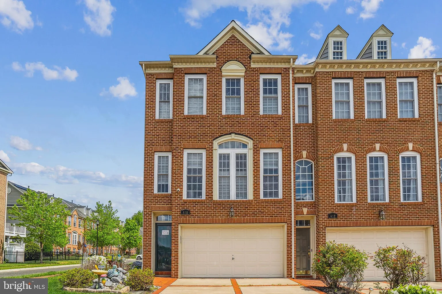 410 Esmond Pl photo 1