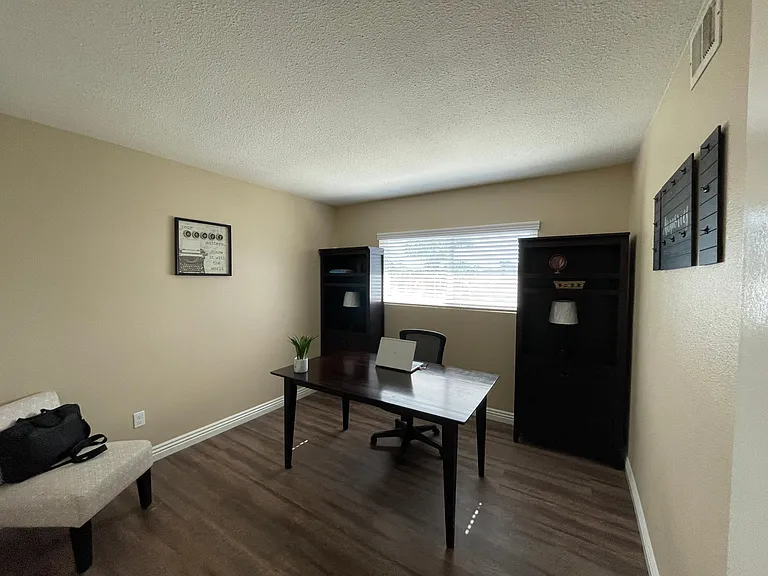 1st Bedroom - Office