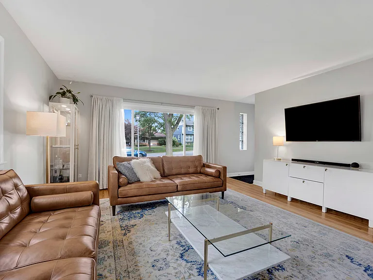 778 S Linden Ave — Photo 3
