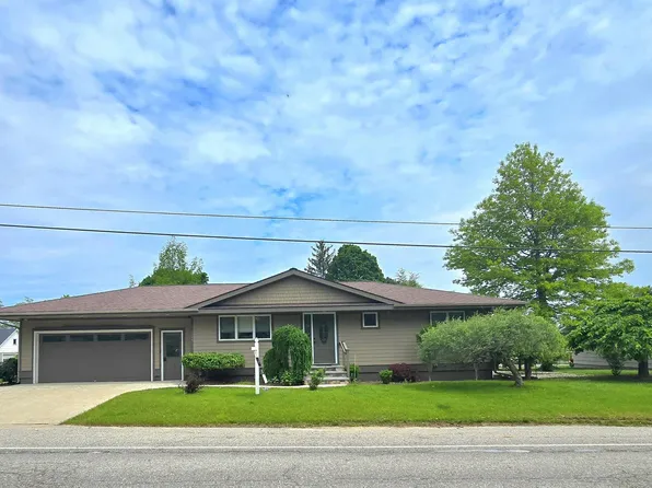 205 S Elm St, Suttons Bay, MI 49682