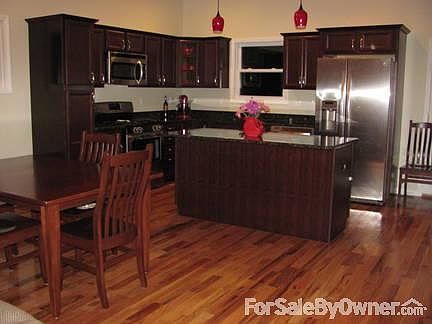Spacious Kitchen : New cabinets, beautiful granite and stunning wood floors ideal for entertaining!