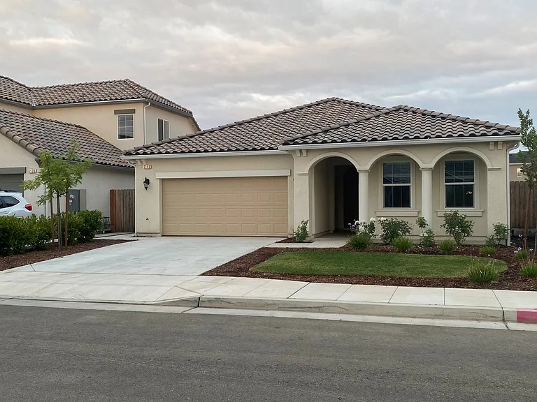 2100 Descanso Ave — Photo 1
