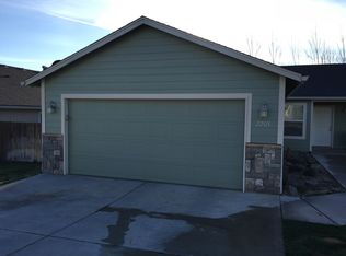 2205 NW Eucalyptus Dr, Hermiston, OR 97838