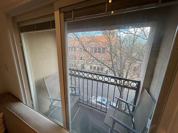 4th image of 1236 N Wood St #3
