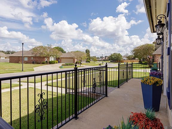 5th image of 2034 Pointe South Dr