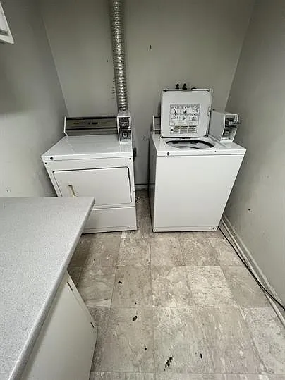 221 Lancaster St — Photo 11