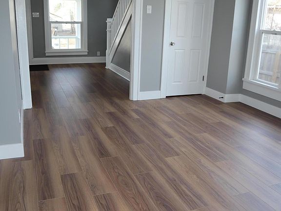 5th image of 115 W Elm St