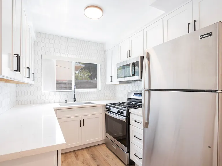 904 N Sierra Bonita Ave — Photo 18