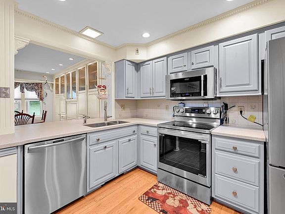 4th image of 20 Clearview Dr