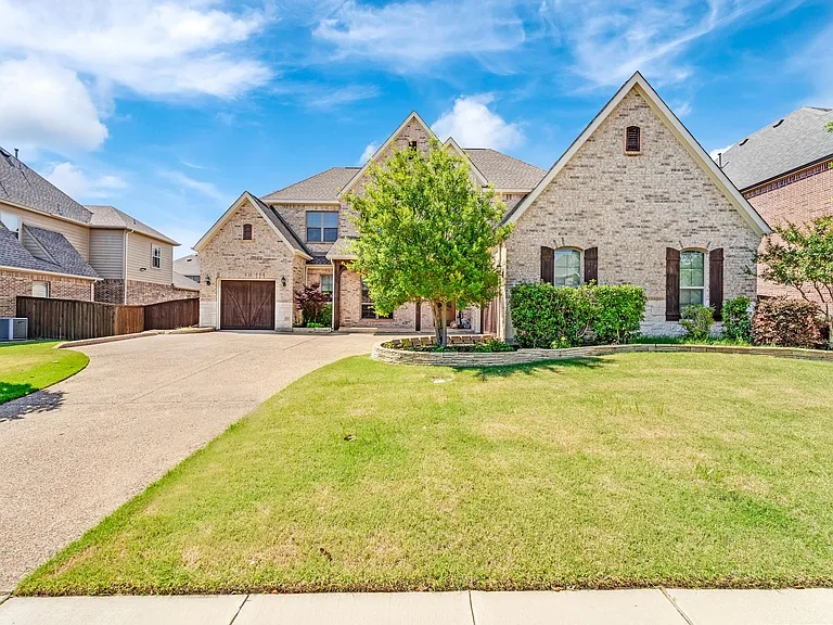 Year 2013 house with 3 Car garages! 3 car garage is important as Texas has most hail damage of any state