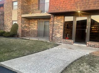 2215 175th St APT 1D, Lansing, IL 60438