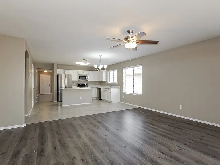 1715 W Saint Catherine Ave — Photo 8