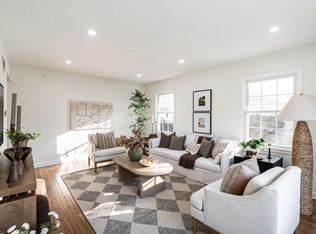 860 West La Salle AVENUE, Glendale, WI