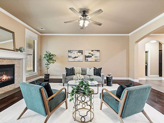 3rd image of 1113 Lindsey Ln