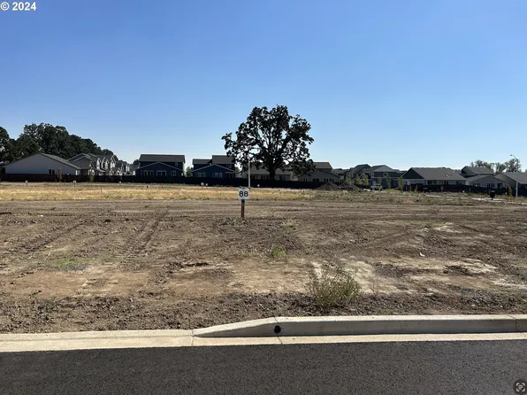 1566 NW Adelaide St #88, McMinnville, OR 97128