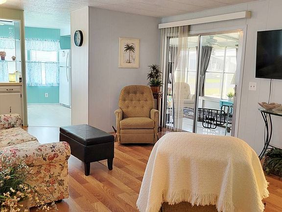 3rd image of 50 Green Meadow Dr