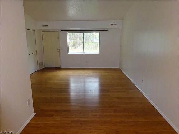 3rd image of 27083 Oakwood Cir #X122