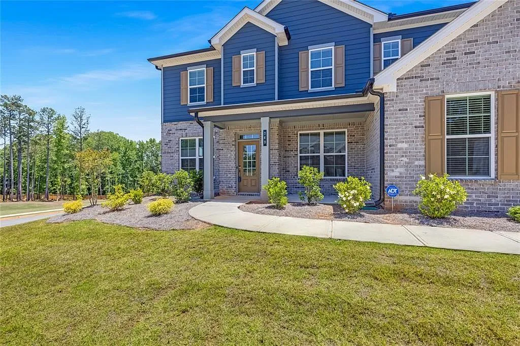 5 bed, 4.0 bath, 3403 sqft, $4,000 — Photo 1
