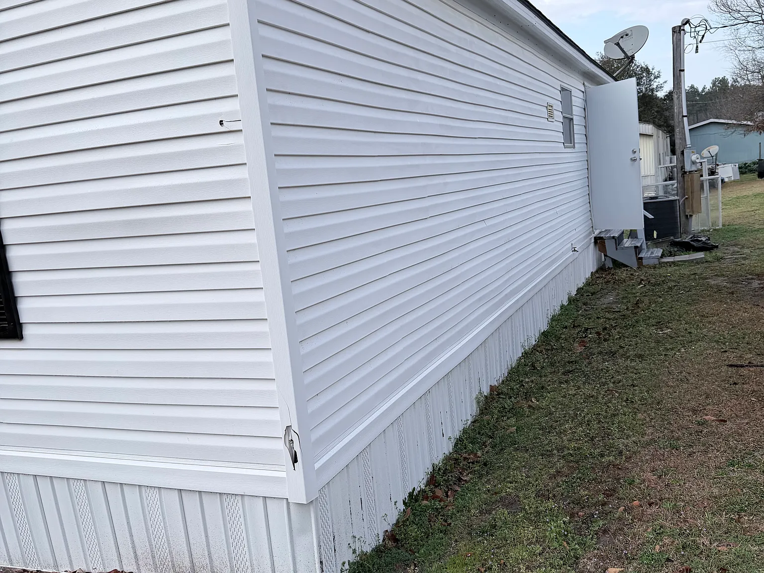 3 bed, 1280 sqft, $1,200 — Photo 2