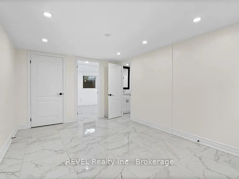 462D Carlton St — Photo 6