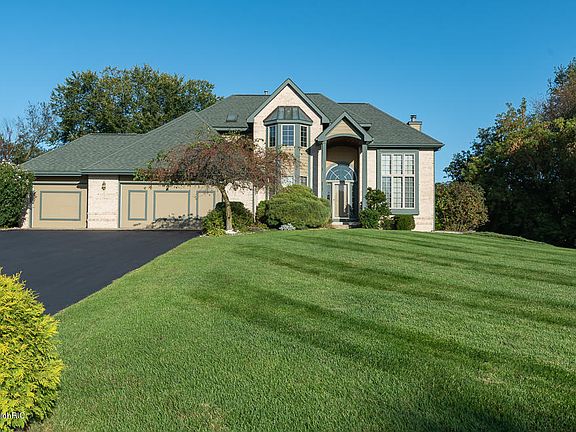 3rd image of 7170 Foxmoor Ct W