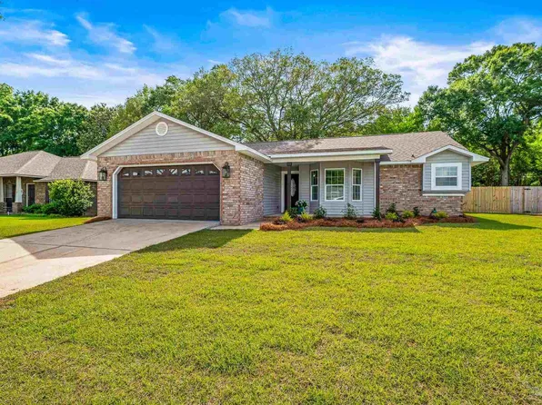 1613 Kinsale Dr, Cantonment, FL 32533