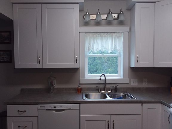 2nd image of 102 E Collins St