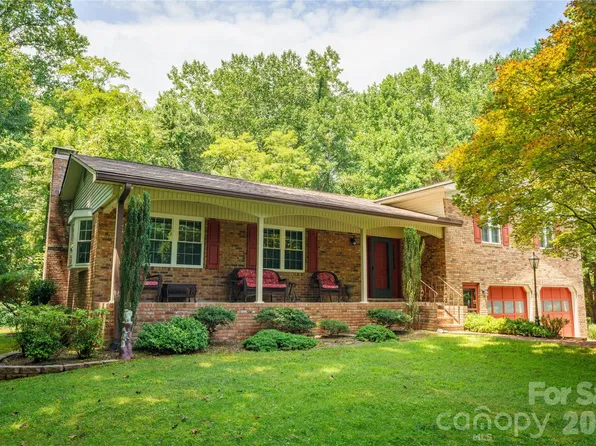 4 Hunters Ln, Hendersonville, NC 28791