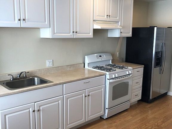 4th image of 1127 5th St #3