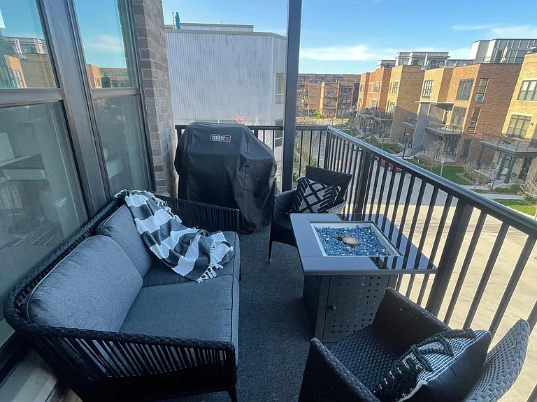 Outdoor Patio w/ Firepit & Gas Grill