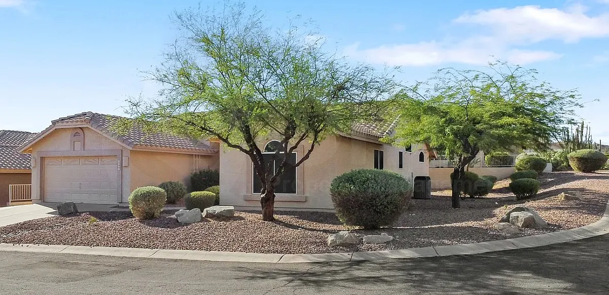 3 bed, 2.0 bath, 1952 sqft, $1,835 — Photo 3