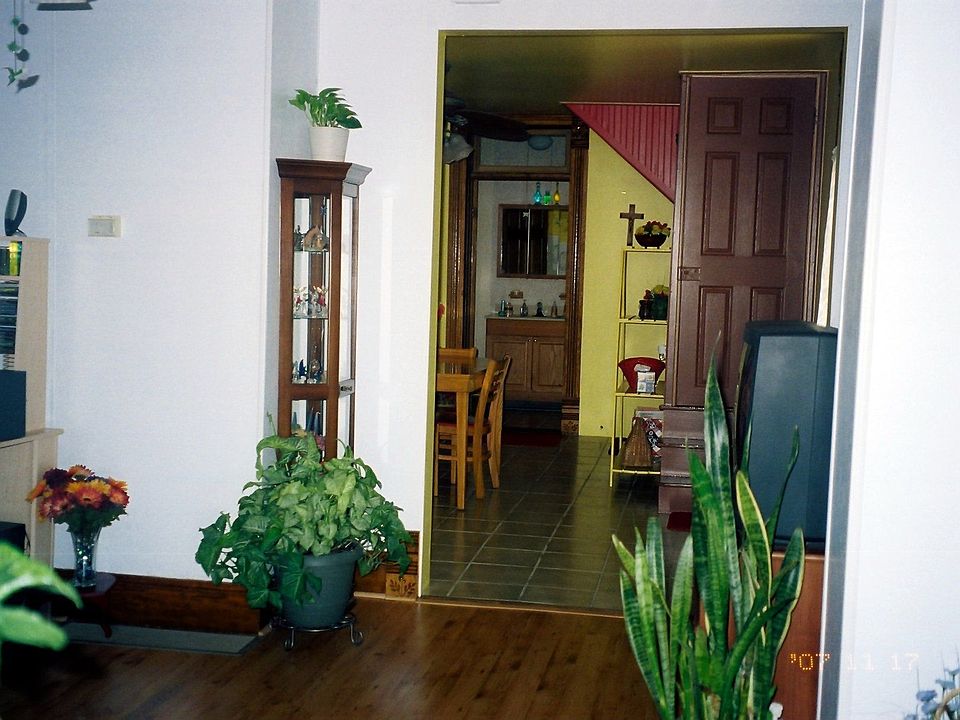 OPEN TO KITCHEN